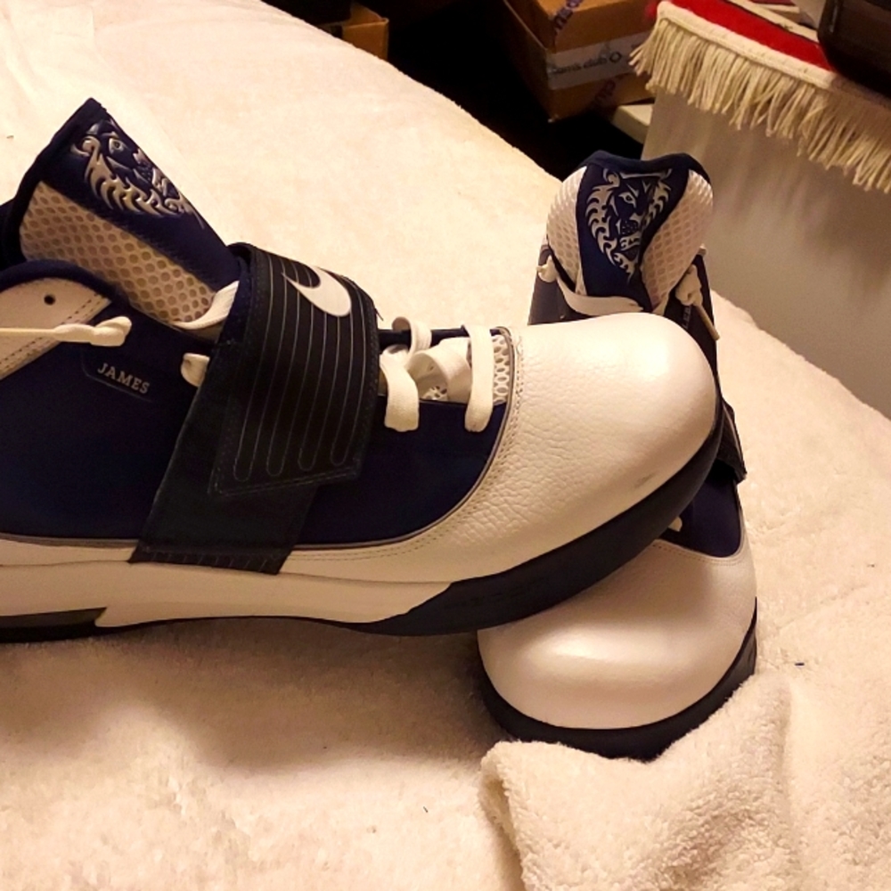 Nike Air Jordan size 18 new blue and white